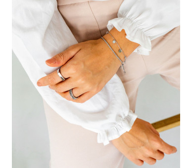 Bracelet avec beaucoup de pièces