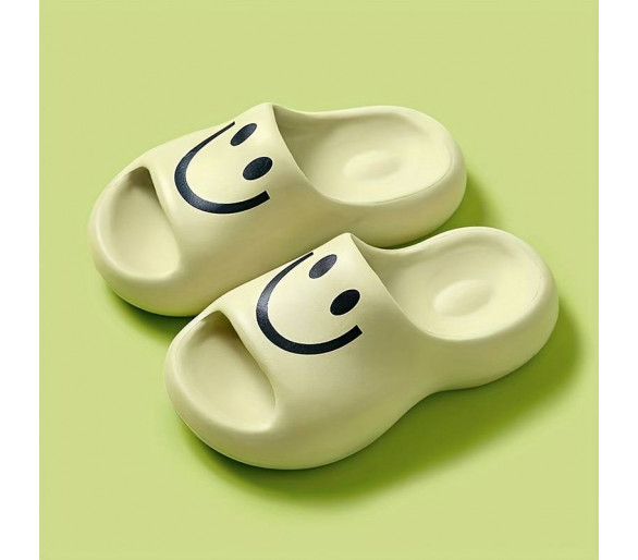 Smiley slippers :Schattig klompje met smiley groen