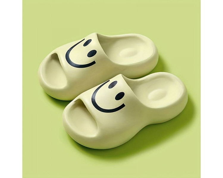 Smiley slippers :Schattig klompje met smiley groen