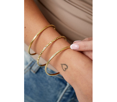 Simple arrow-shaped bracelet