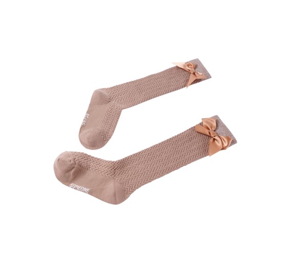 SOMEONE : Des chaussettes