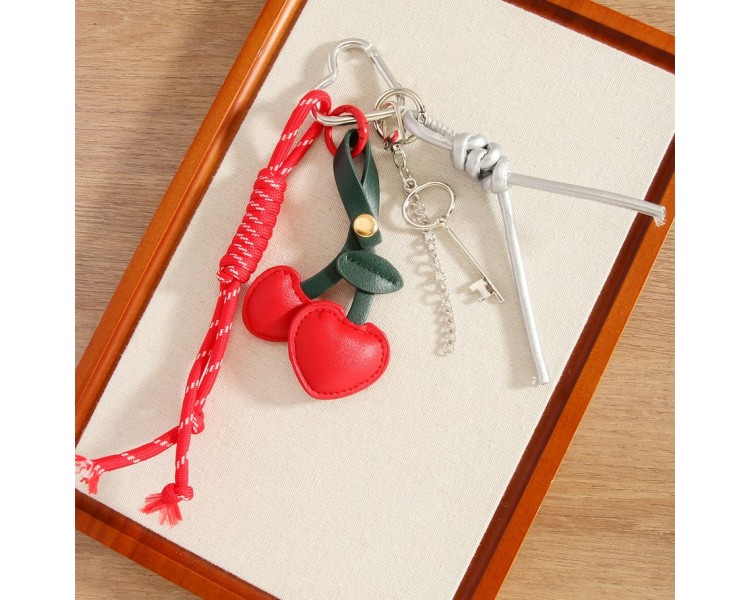 Tas - sleutelhanger met kersen en sleutel