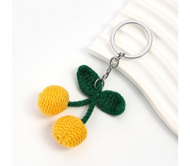 Porte-clés avec cerises tricotées