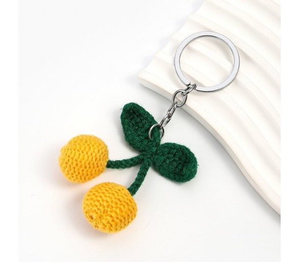 Porte-clés avec cerises tricotées