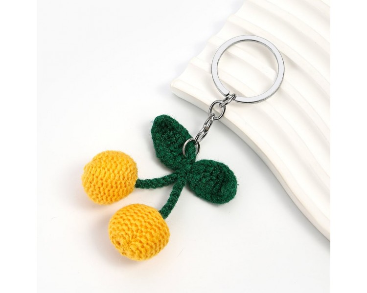 Sleutelhanger met gebreide kersjes