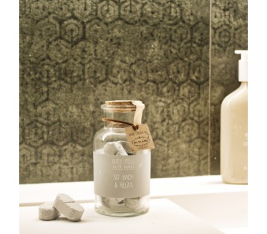 BRUISBALLEN - SIT BACK AND RELAX