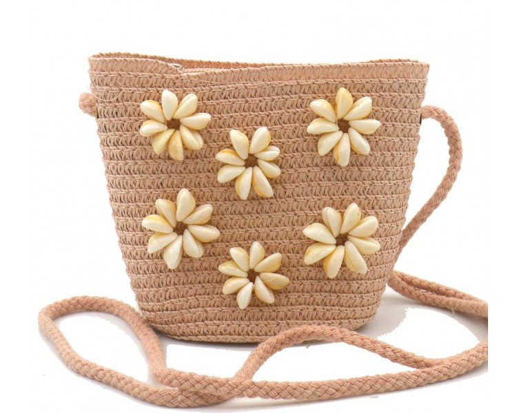 Woven bag with seashells
