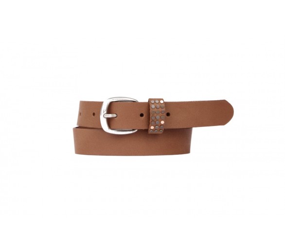 Ceinture cool avec des clous autour de la fermeture
